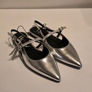 Worthington Silver Flat Khloe 6 NWT